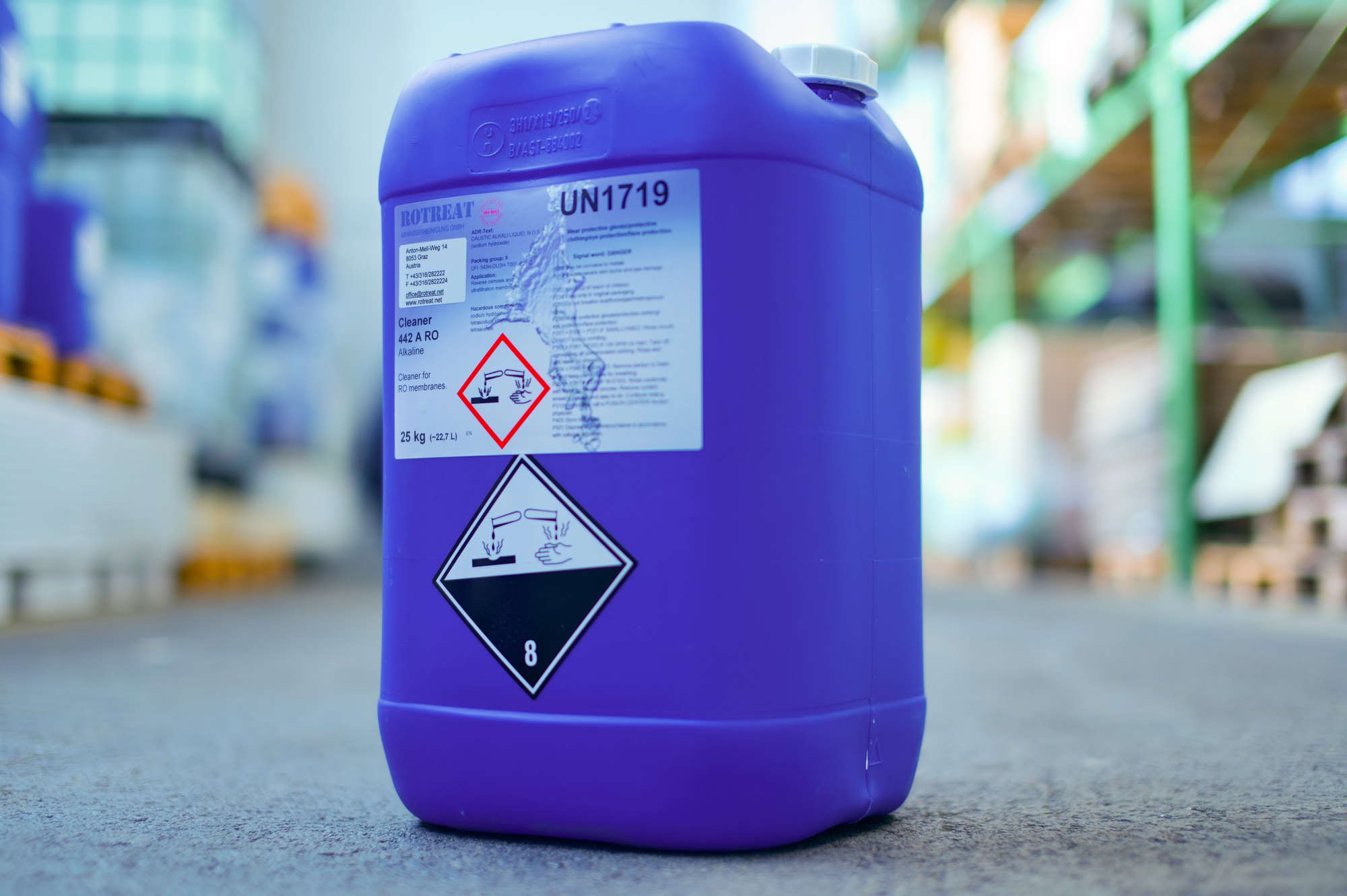 ROTREAT membrane cleaner in a 25 litre canister for industrial water treatment