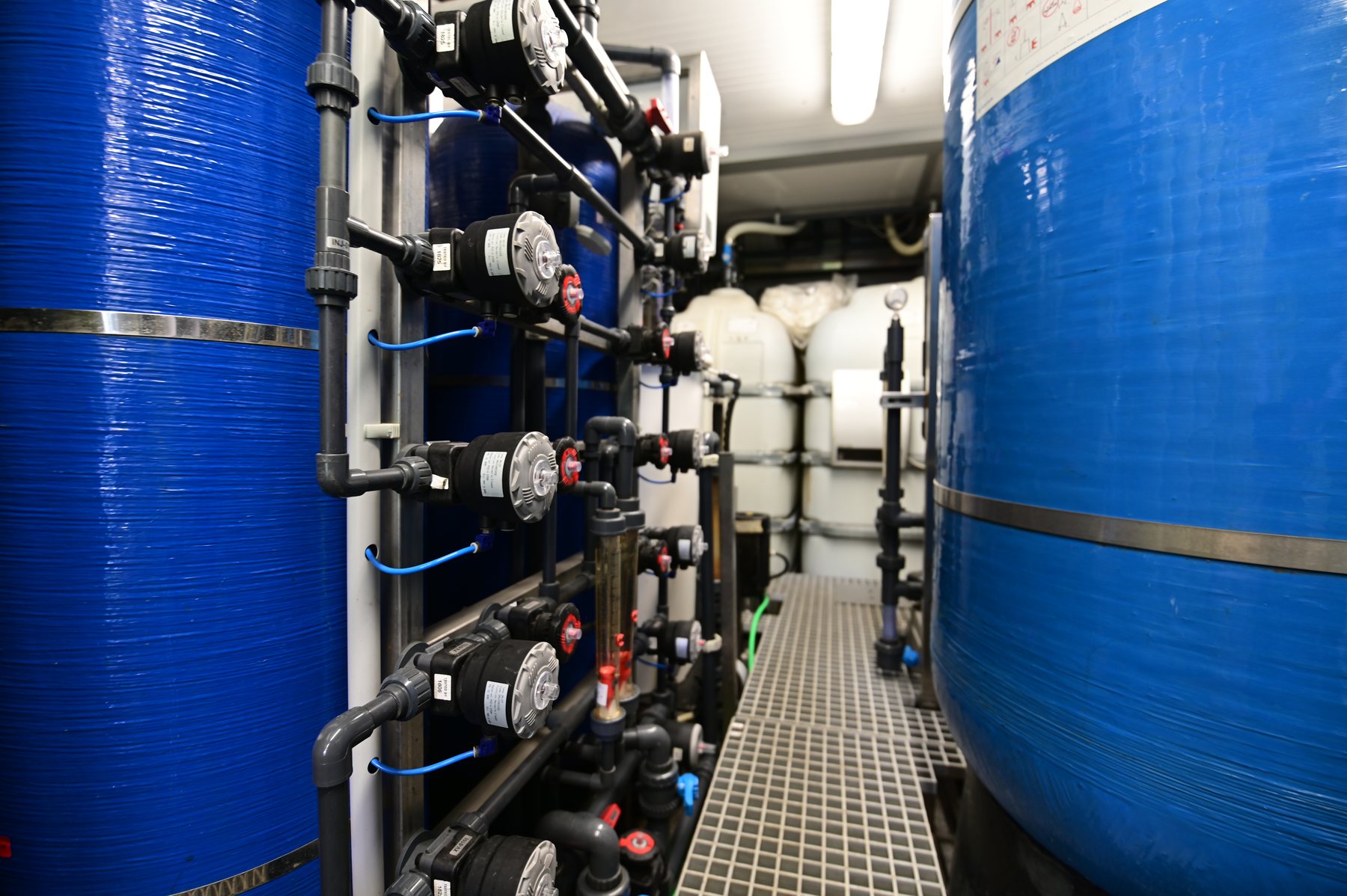 Pressure vessels and technical modules inside a ROTREAT plant
